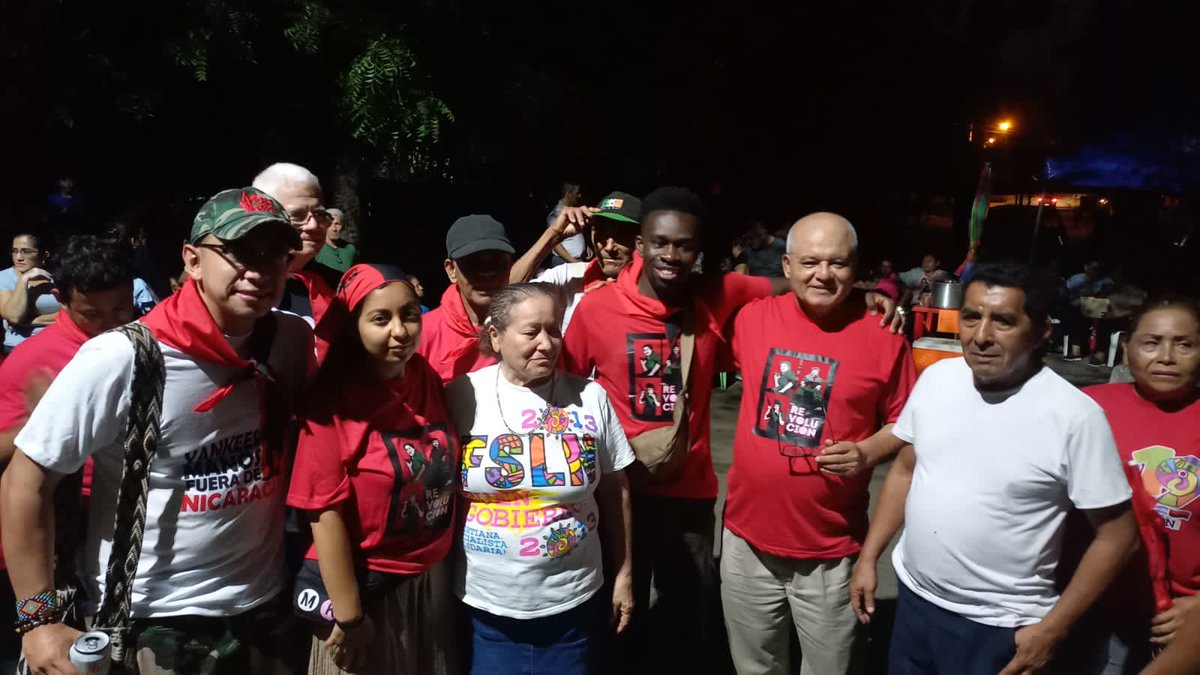 lfslnvb2017's tweet photo. Delegaciones extranjeras se unen a la celebración de los 45 años de revolución sandinista y visitan vigilia del territorio 7 del DI.2 realizada en la cancha de la Colonia Miguel Bonilla la noche de este jueves 18 de Julio
#4519LaPatriaLaRevolucion 
#Nicaragua 
#ManaguaSandinista https://t.co/gmlSoyqlXN