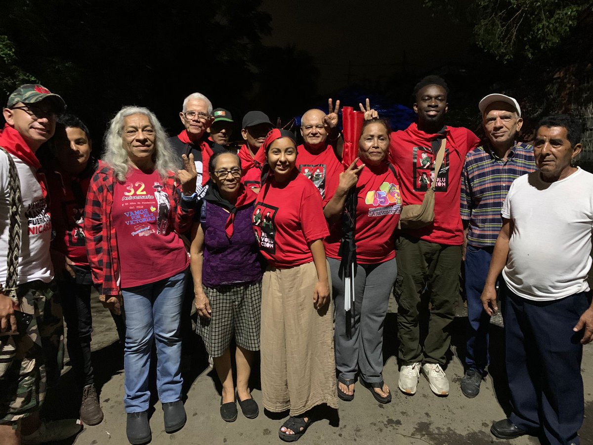 lfslnvb2017's tweet photo. Delegaciones extranjeras se unen a la celebración de los 45 años de revolución sandinista y visitan vigilia del territorio 7 del DI.2 realizada en la cancha de la Colonia Miguel Bonilla la noche de este jueves 18 de Julio
#4519LaPatriaLaRevolucion 
#Nicaragua 
#ManaguaSandinista https://t.co/gmlSoyqlXN