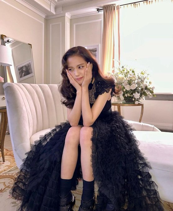 ForeverKimJisoo's tweet photo. BLACKPINK will have a Fan Signing Event for the 8TH ANNIVERSARY 'OUR AREA WITH BLINK'

"We invite all BLINKS who love BLACKPINK to freely express your special feelings in various ways and share them using the hashtag #.OUR_AREA_WITH_BLINK!"

This is the time for #JISOOfans to participate and have face to face meet-up with #JISOO, and wish her a happy 8th anniversary as an idol. 

Shower our Jisoo some love and encouragement, yeah? 🎉
