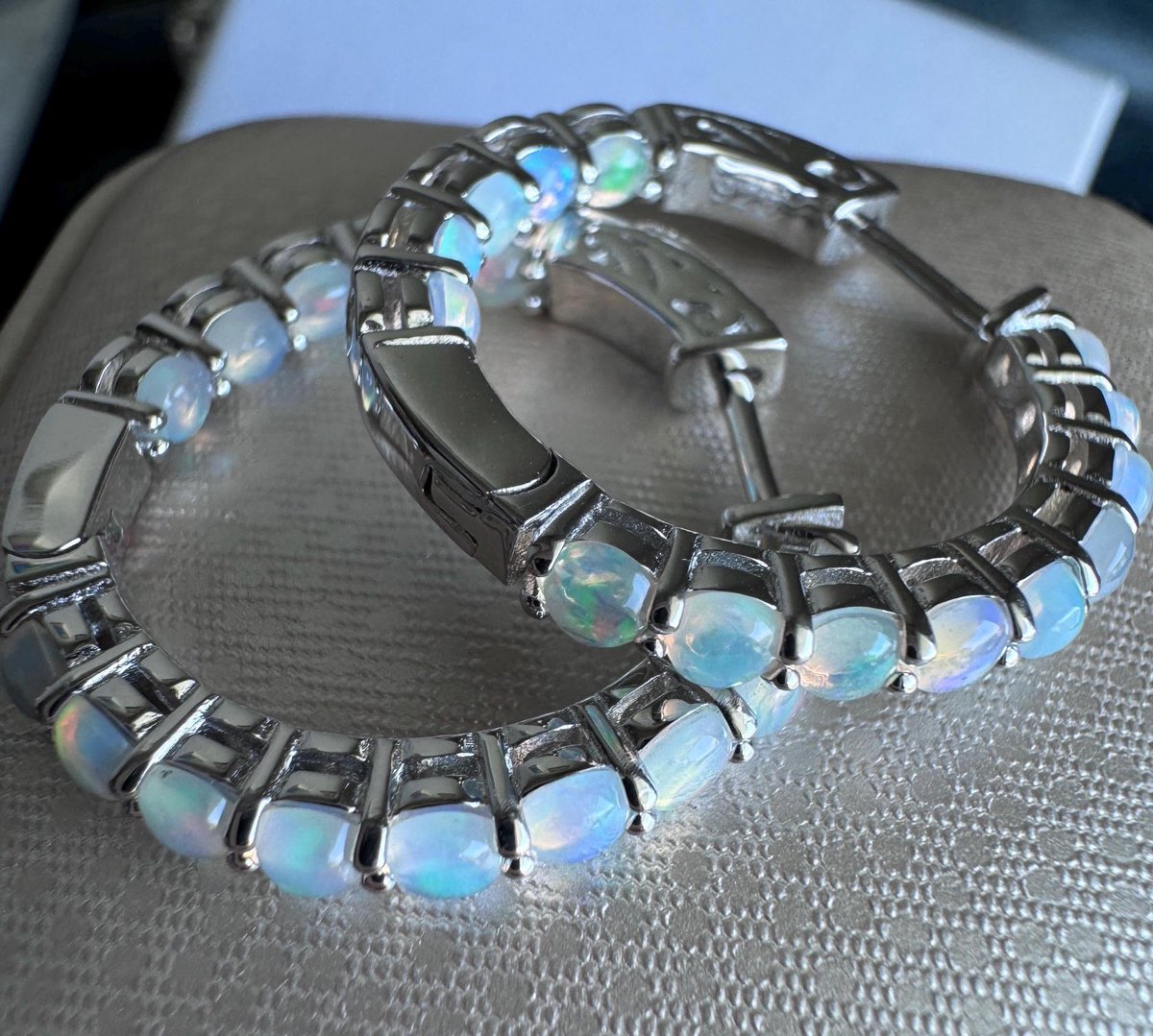 vvs1iced's tweet image. moissanitecouture.etsy.com/listing/174943… 
#opalearrings #insideouthoops