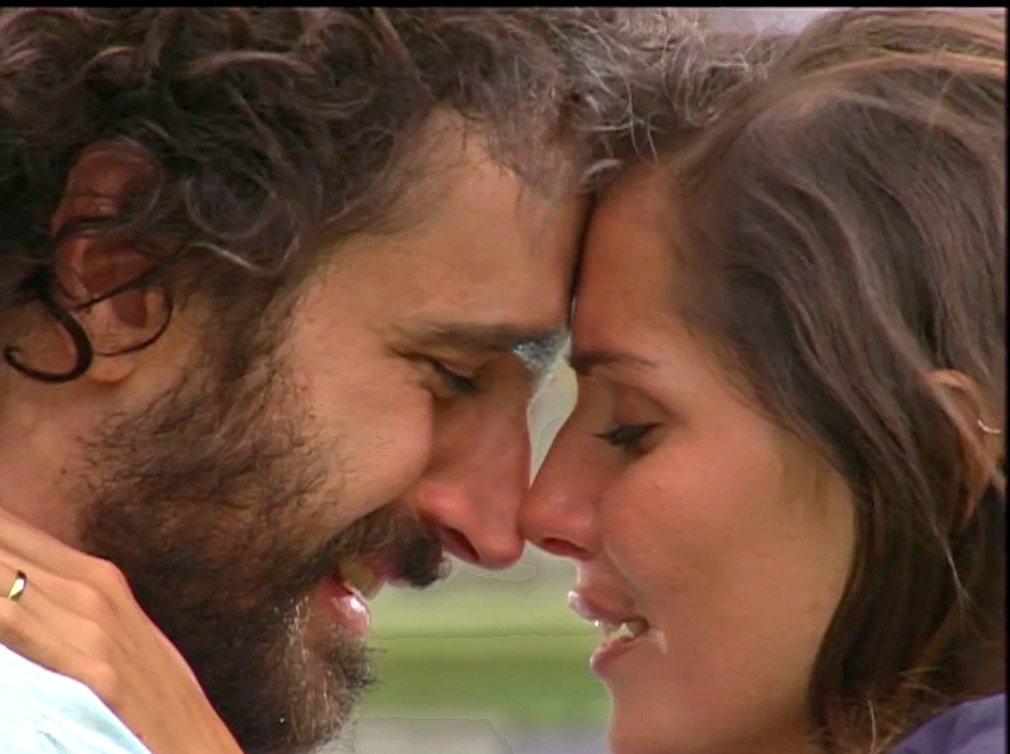 fefacolorada's tweet photo. O reencontro de Sol e Ed, verdadeiro casal protagonista. Muito superior a ela com o Tião. 
Achei um grande acerto esse final que foge muito do que acontece nas novelas. #AméricaNoVIVA https://t.co/kJpwYF4vSk