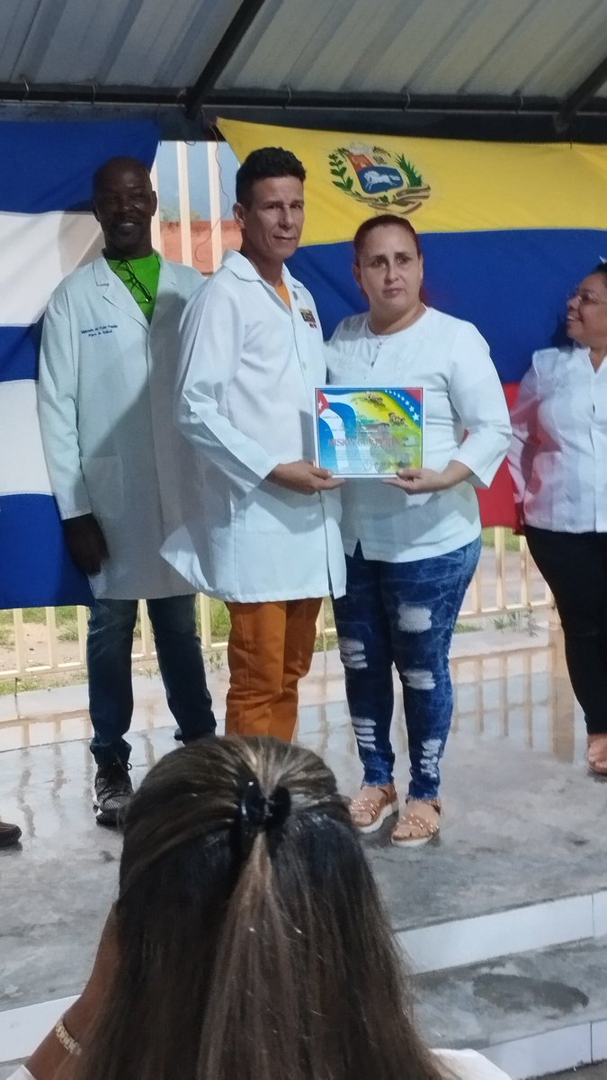 Se realiza acto con reconocimiento y entrega de medallas a colaboradores que culminan satisfactoriamente su misión en la villa de Mariara.
#CubaPorLaVida 
#CubaVsBloqueo 
#CubaEsRevolución 
<a href="/cubacooperaven/">Brigada Médica Cubana en Venezuela</a> 
<a href="/DrYusleivy/">Dr. Yusleivy Martínez</a>