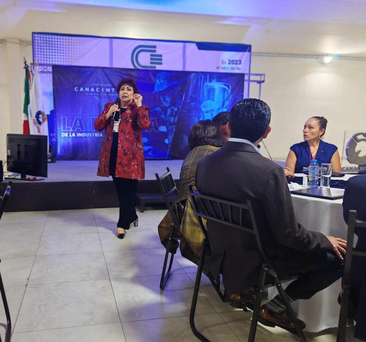 Tuvimos una muy productiva Reunión Multiregional en donde escuchamos las inquietudes de nuestras diversas Delegaciones.

Agradezco a todos por su activa participación y en especial al Ing. José Luis Urrutia y a toda CANACINTRA Estado de México por hacernos sentir en casa.