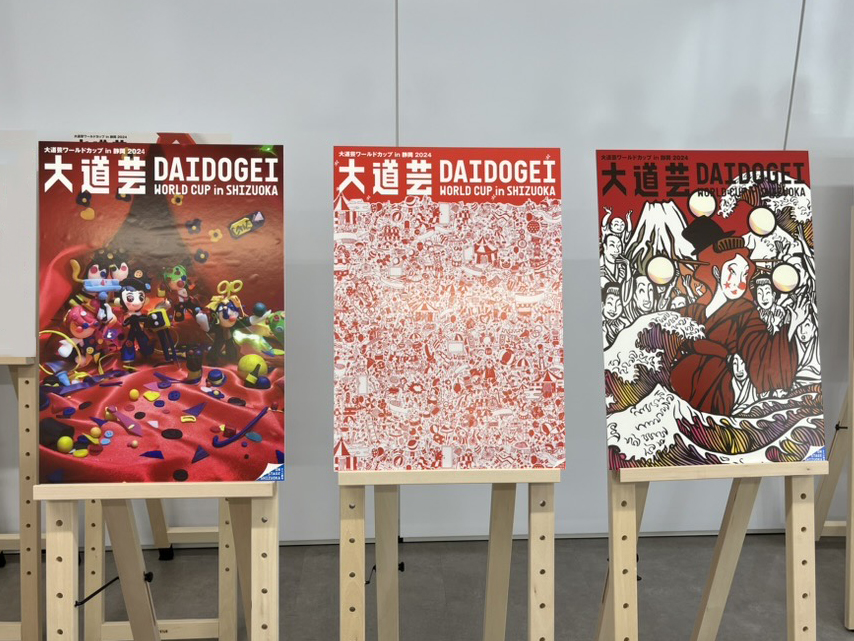 先日の一次審査に続き、ポスターとガイドブックの表紙を決定する二次