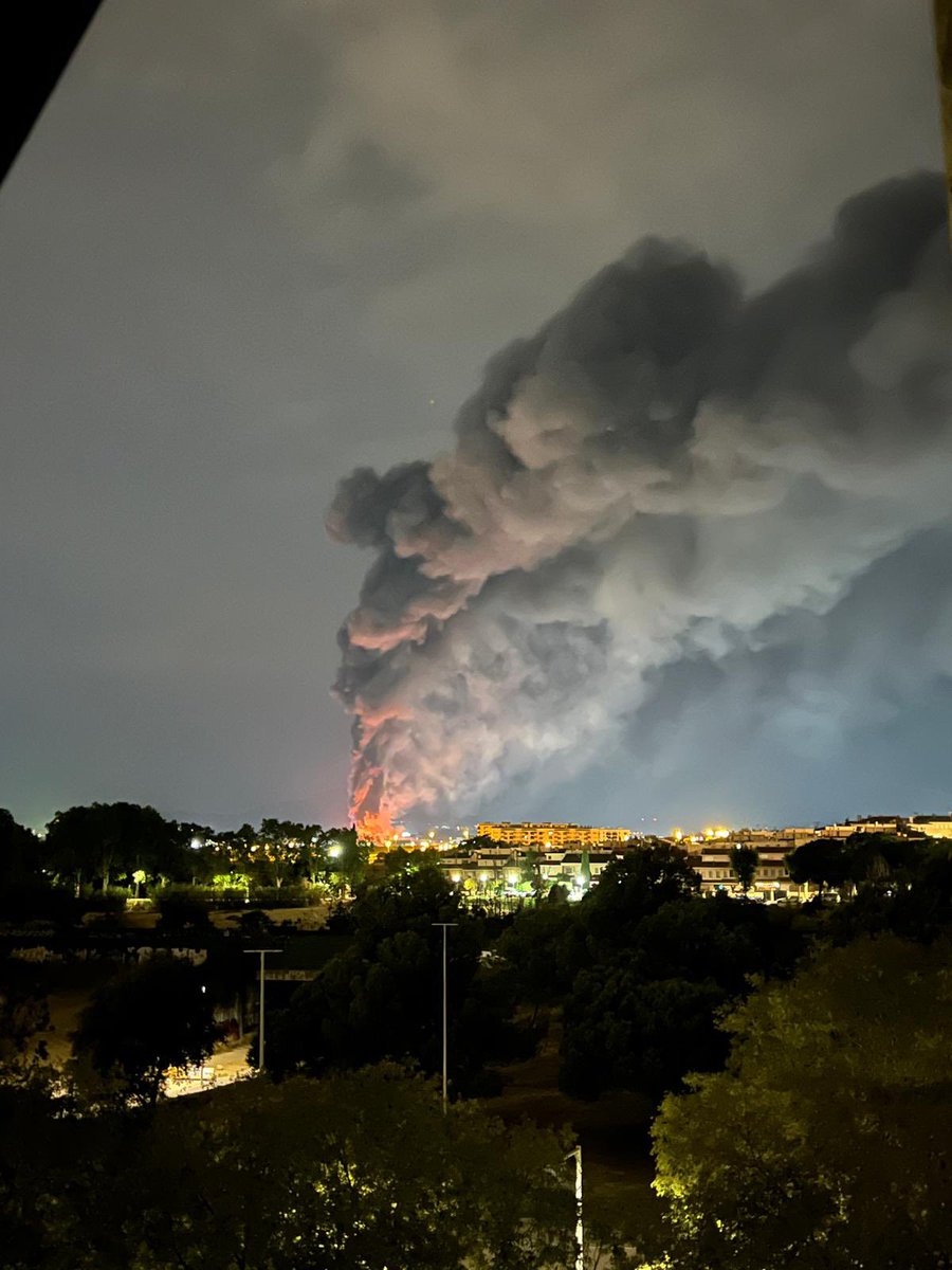 ⚠️ ATENCIÓ

Protecció Civil ha determinat el confinament de la població vulnerable de Santa Perpètua  de Mogoda a causa d’un incendi a l’empresa Barnastock al polígon Can Humet de Polinyà.

Sonaran els mòbils del veïnat de Santa Perpètua per avisar del risc químic