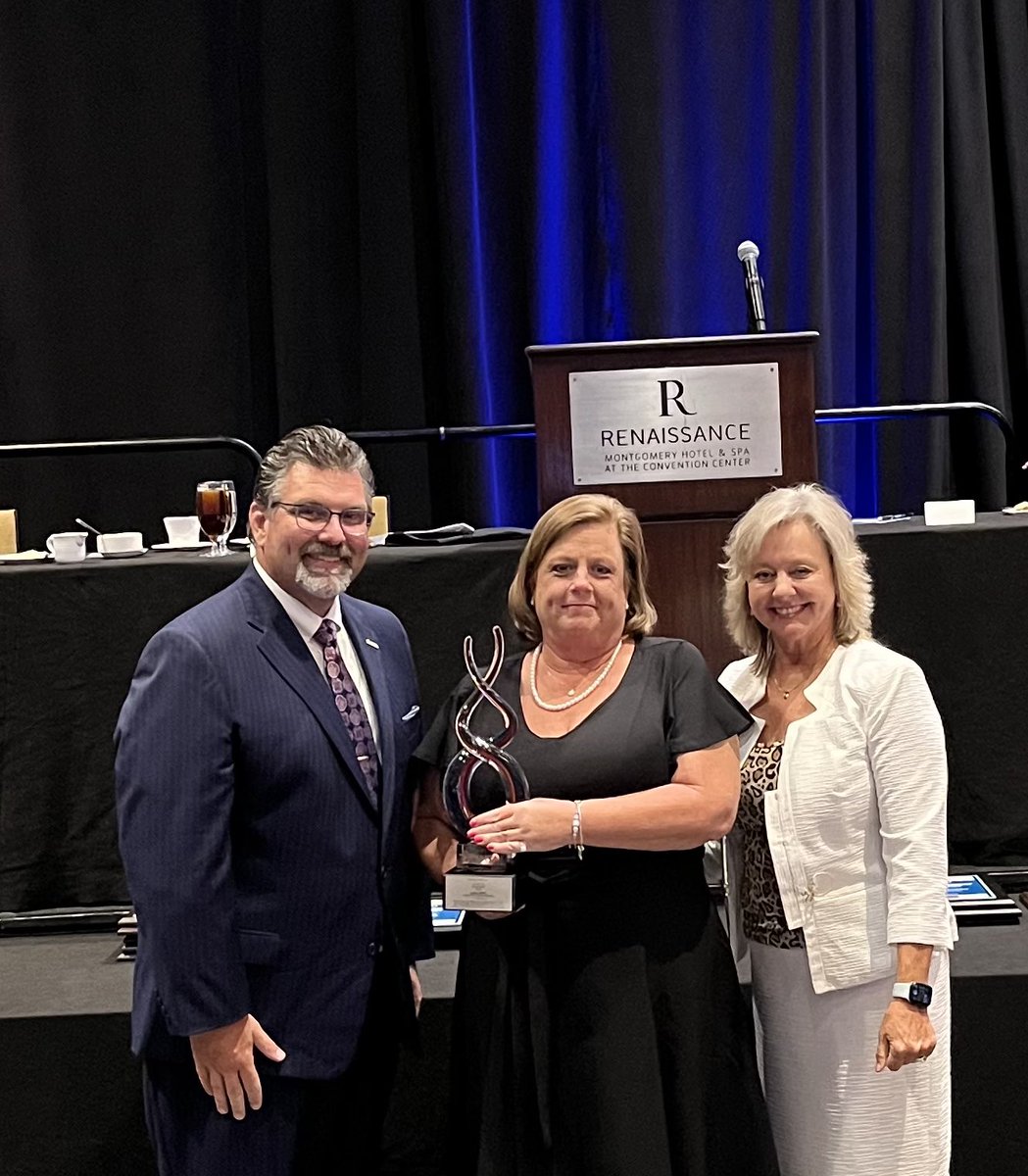 Congratulations to our three coaches recognized at tonight’s AHSAA Coaches Championship Awards Banquet! Hazel Green’s Tim Miller and Buckhorn’s Patrick Harding in 6A Basketball, and Lisa Ivey as this year’s 7A Making a Difference Award recipient! #MCSSAthletics #1MCSS