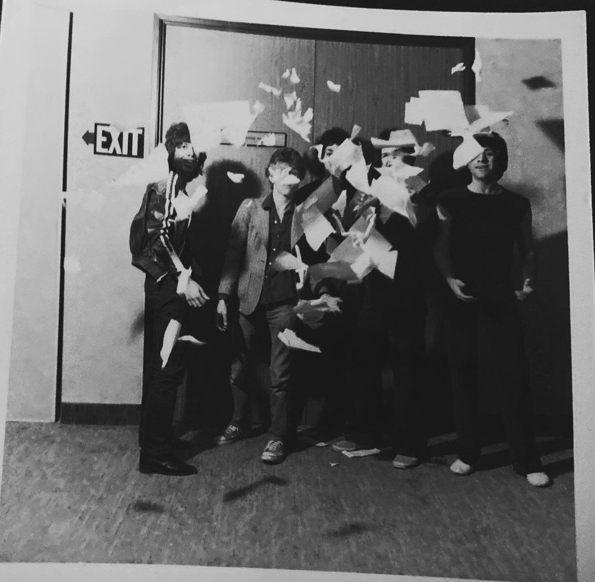 dannybenair's tweet photo. #thequick rip up Mercury Records contract. Photo by #julesbates #MondoDeco https://t.co/sk7qPzj7M4