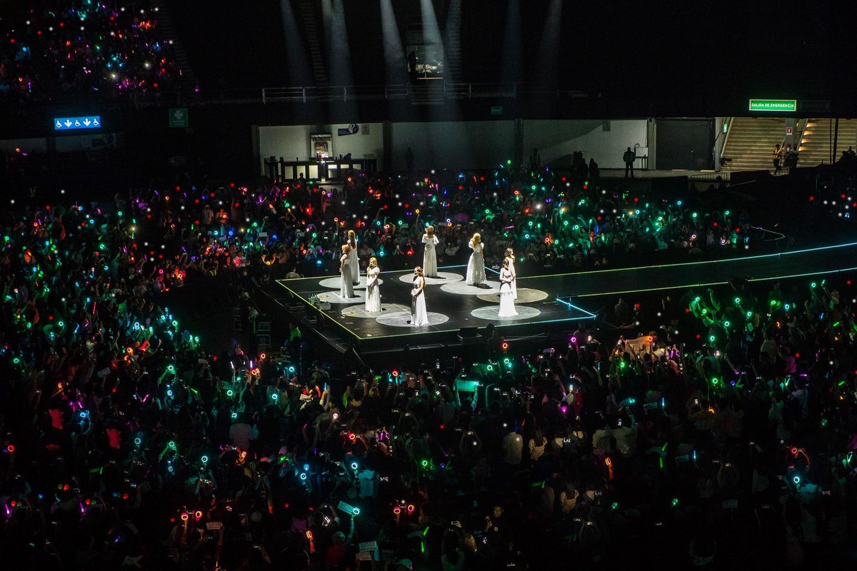 OLTSupport's tweet photo. Hace 5 años #TWICE llegó por primera vez a MÉXICO 🌹🇲���🌮 

Realizaron su primer concierto en el palacio de los Deportes en su tour 'TWICELIGHTS'. Años después llegarían nuevamente para hacer SOLD OUT en el foro sol  🔥 @JYPETWICE pa cuando la otra gira 😭

-(90/100) NAYEON X DIVE: https://t.co/quGFQ8bOjP
-DIVE OVERNIGHT: https://t.co/m9zR3drW5J 

#TWICE #NAYEON  #JEONGYEON #MOMO #SANA #JIHYO #MINA #DAHYUN #CHAEYOUNG #TZUYU @JYPETWICE