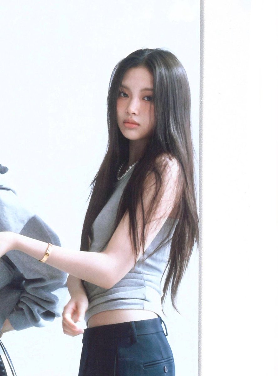 newjeans pics tweet media