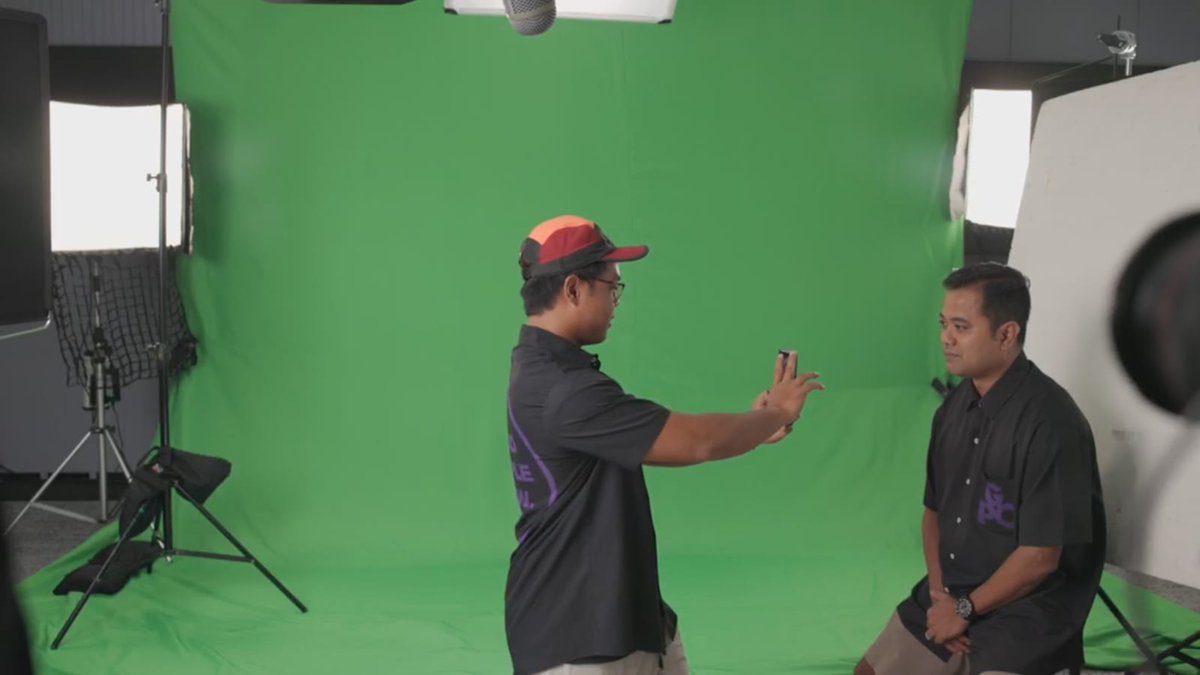 Click2View's tweet image. Perfecting the shot is crucial before hitting record, especially for Workday . Check out the prep process in these shots! #BTSShoot #Click2View