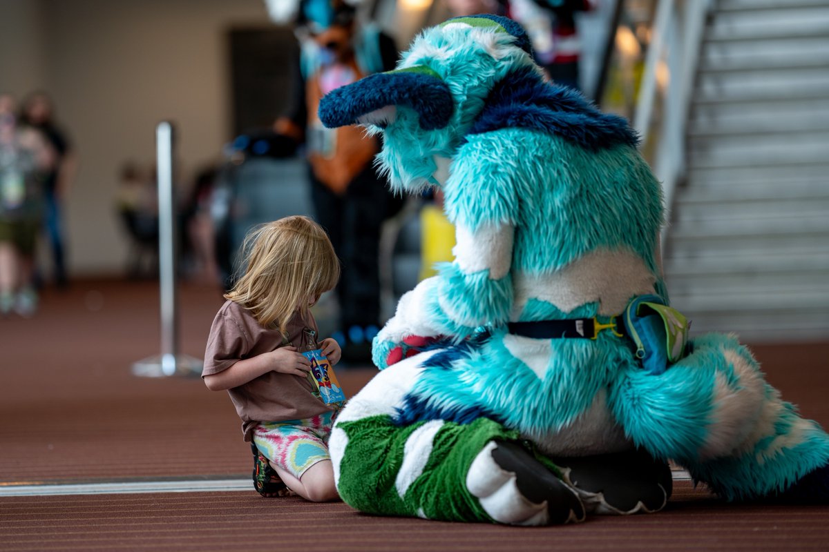 listen to your cute story 😊

#Aosa 
#FursuitFriday 

📸@Gabaghoulie_
