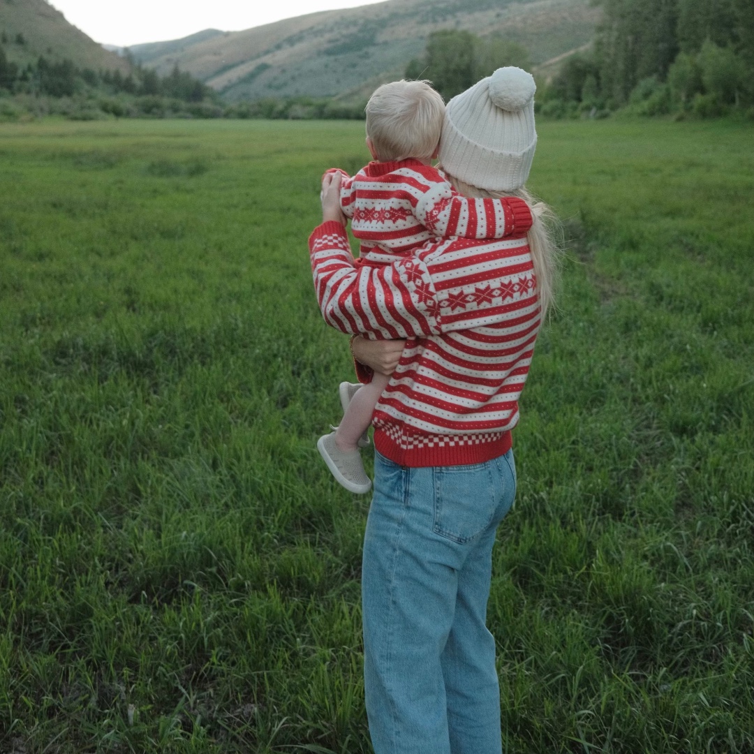 knotandspool's tweet image. Join us at Knot + Spool on July 19-20 for our Sidewalk Sale! Meet Jenny Hanks (@jennybhanks) of @shop.garn. Explore sustainable merino wool knitwear for kids! 🧶✨ Win a $150 wreath &amp;amp; ribbon bundle, plus exclusive discounts! #KnotAndSpool #GARN #SidewalkSale