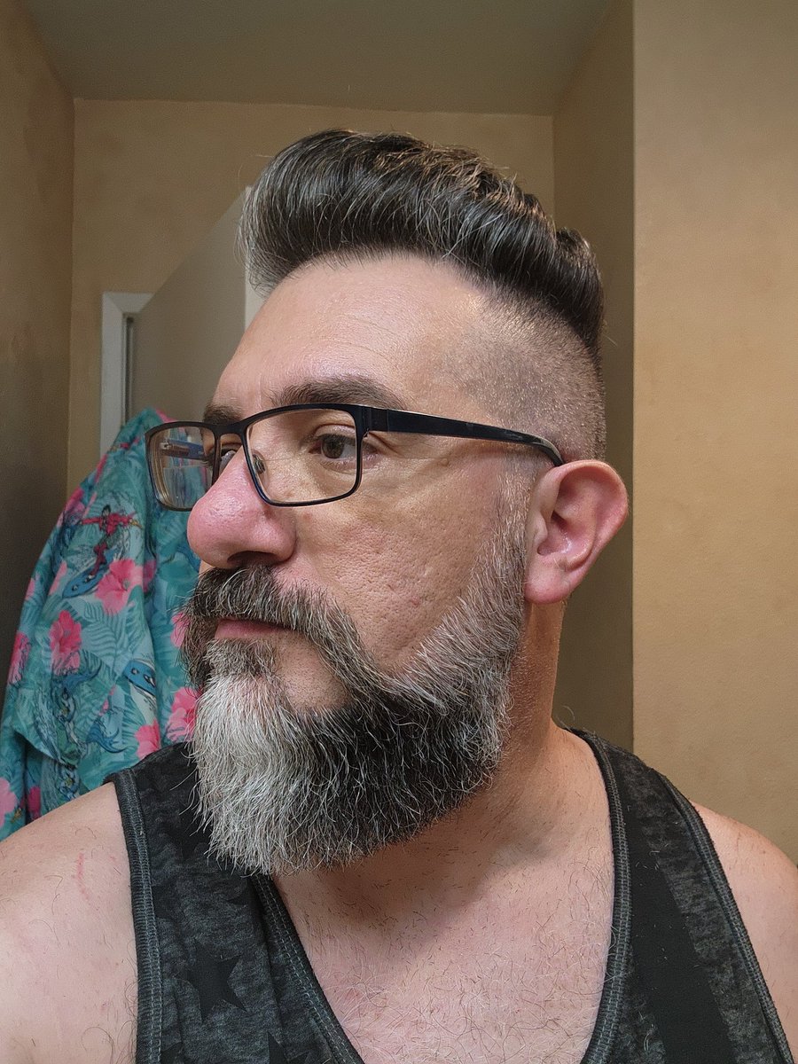 UniversalBojack's tweet photo. Before and after. #livebearded https://t.co/oGHqr0XTT4