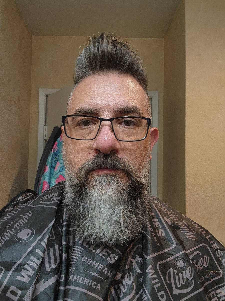 UniversalBojack's tweet photo. Before and after. #livebearded https://t.co/oGHqr0XTT4