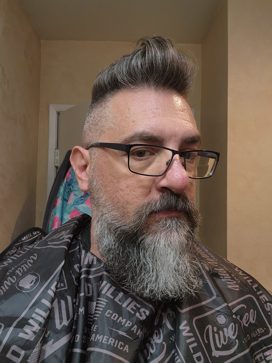 UniversalBojack's tweet photo. Before and after. #livebearded https://t.co/oGHqr0XTT4