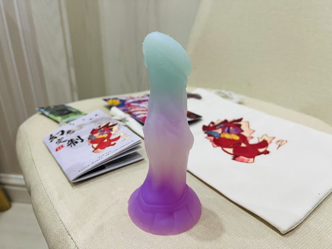 人生第一支幻龙～噗嗤噗嗤的声音真的好涩啊🥵 #幻龙 #趁年轻玩点色 @nothosaur10 https://t.co/yyGkndmZW6<a href="/tag/%E5%B9%BB%E9%BE%99"class="tags">#幻龙</a><a href="/tag/%E8%B6%81%E5%B9%B4%E8%BD%BB%E7%8E%A9%E7%82%B9%E8%89%B2"class="tags">#趁年轻玩点色</a><a class="tags" target="_blank" title="On Twitter" href="/?out=eyJ0eXAiOiJKV1QiLCJhbGciOiJIUzUxMiJ9.eyJpYXQiOjE3MjI1MDA5NjQsImlzcyI6InR3cG9ybnN0YXJzLmNvbSIsIm5iZiI6MTcyMjUwMDk2NCwiZXhwIjoxNzU0MDM2OTY0LCJyZWRpcmVjdF91cmwiOiJodHRwczovL3R3aXR0ZXIuY29tL25vdGhvc2F1cjEwIn0.4yckmQj3VEJzGw9ZFxX-v70fvQjmFJcfDmR8CU6NxYlazcWg9LVrDYJ7E_5znao9ZM51Y79lB0kX9PdOUjxrJQ">@nothosaur10</a>