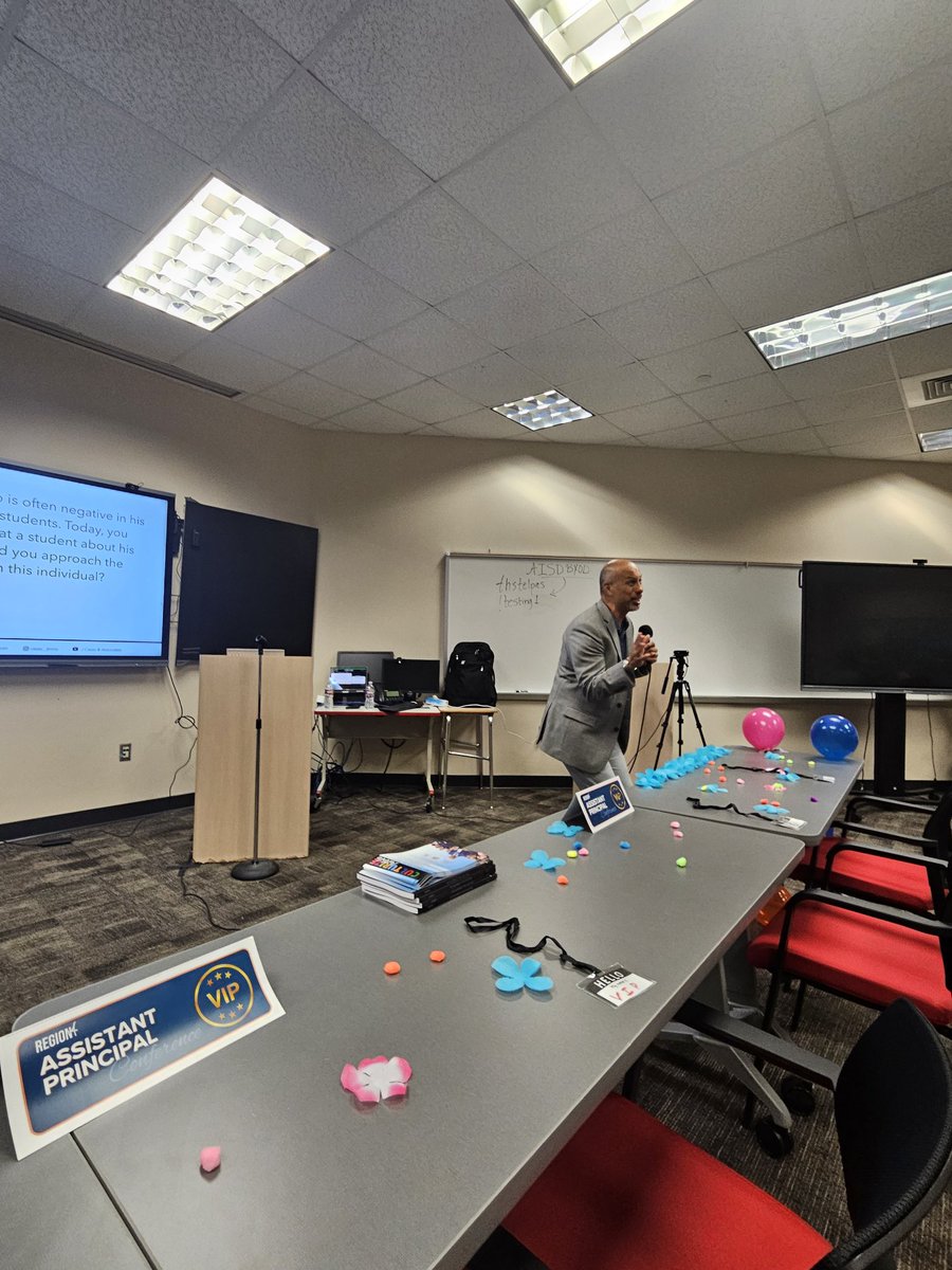 jerrell_hudson's tweet image. @R4Leaders @casas_jimmy @mwalke0628 @PorshaDudley1 @jerrell_hudson
Jimmy Casas was the Keynote Speaker this year and he discussed recalibrating the culture on your campus. It starts with us as leaders looking inward at ourselves first. We have to change our behavior.

#R4APCon