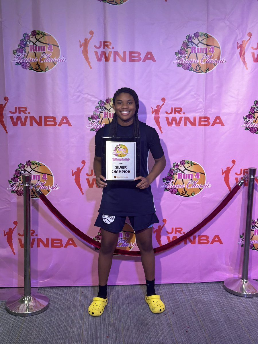mfarrell027's tweet photo. Had an amazing time at TheRun4Roses classic 🌹
and ended up being champions #TSH #Team Jones #Bless’3m0️⃣ #MS girls can ball https://t.co/SF9DBXaYU6