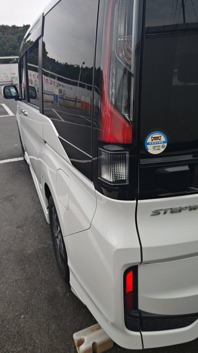 MAKI_SAZANAMI's tweet image. あまり時間なかったからさらっと2PH洗車🚗🫧
天気悪くて微妙な写真😔

使用ケミカル
BLUEMIX アシッド
POML car shampoo
DETAIL ARTIST AIR
BLASK No.6
BLASK No.13

※今回使用したNo.13はちょっと試したいことあって、少し調合した非公式の使い方してます😅

#BLUEMIX
#POML
#DETAILARTIST
#BLASK