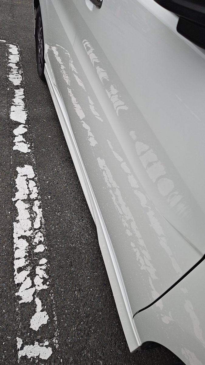 MAKI_SAZANAMI's tweet image. あまり時間なかったからさらっと2PH洗車🚗🫧
天気悪くて微妙な写真😔

使用ケミカル
BLUEMIX アシッド
POML car shampoo
DETAIL ARTIST AIR
BLASK No.6
BLASK No.13

※今回使用したNo.13はちょっと試したいことあって、少し調合した非公式の使い方してます😅

#BLUEMIX
#POML
#DETAILARTIST
#BLASK