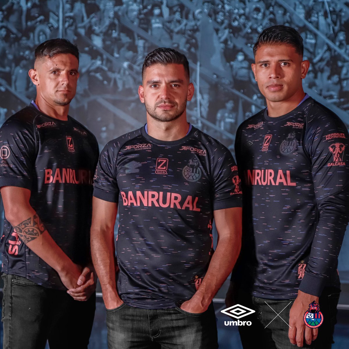 Rojos_Municipal's tweet photo. 😈🔥 Diseñado con la misma pasión, este uniforme simboliza la energía, la determinación y el espíritu indomable que caracteriza a nuestro club; colores que desafían lo ordinario y un diseño que impone respeto. Desde la tela hasta nuestro novedoso escudo con efecto iridiscente. https://t.co/Vq899GiTfH