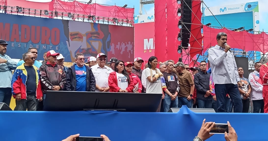 Fenasirtrasalud's tweet photo. #17Julio trabajadoras y trabajadores de @Fenasirtrasalud  en el estadio monumental Simón Bolívar, con nuestro camarada presidente obrero y candidato @NicolasMaduro  garantía de paz #LaEsperanzaEstáEnLaCalle https://t.co/eHA3oMPtW8