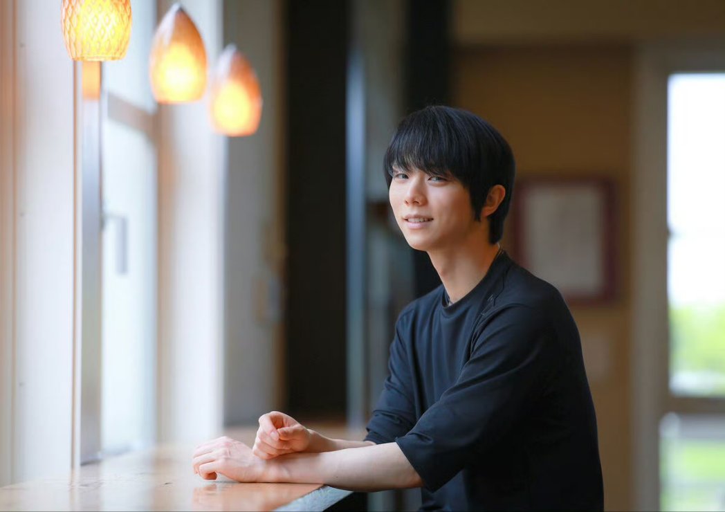 两周年快乐宝宝！，今后也要做自己想做的事，平安快乐，永远期待你的每一个冰上故事✨
Pro新的一年，我们陪你一起继续走下去☺️✨💫
#羽生結弦選手プロ転向２周年おめでとう 
#羽生結弦PROFESSIONALSeason2 
#HANYUYUZURU