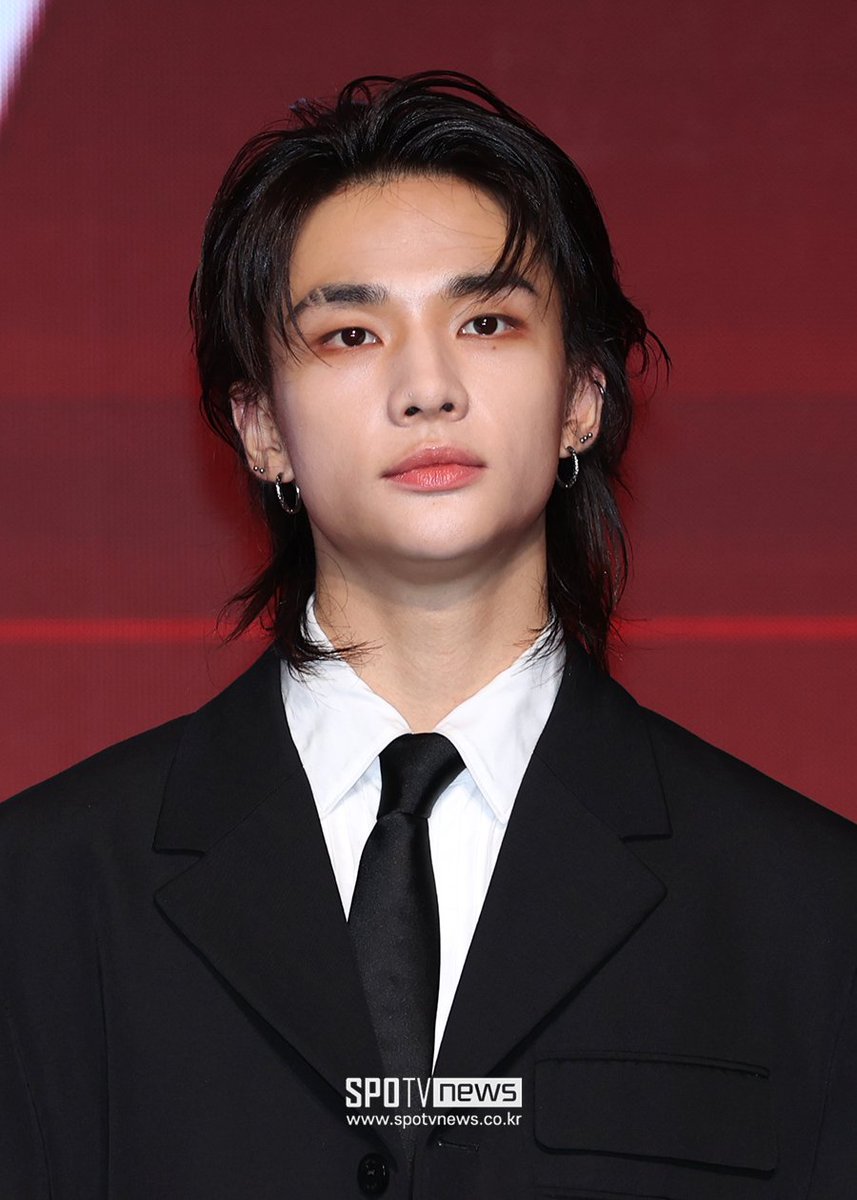 stayspedia_id's tweet photo. Hyunjin di press meet tadi, waktunya kita bilanggg mundurrannn ga sihhh.... soalnya gantengnya kelewatan😭💕

DominATE STRAY KIDS COMEBACK 
#ChkChkBoom_DDAY
#ChkChkBoom @Stray_Kids 🐋 https://t.co/JKmVv3Fa4D