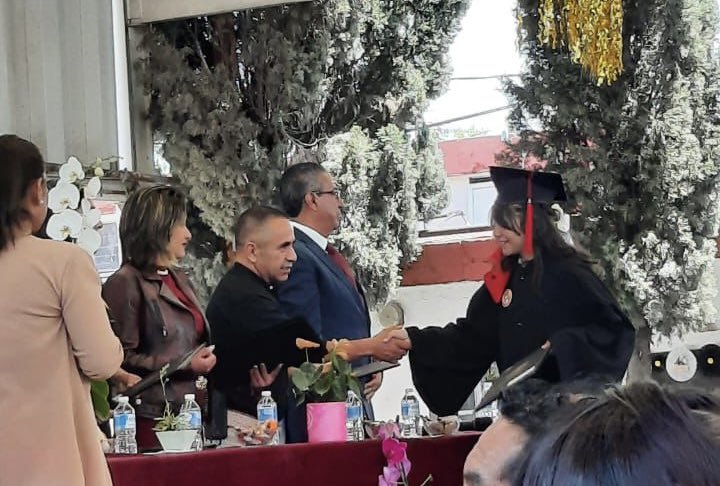 KarimCarvalloD's tweet photo. El equipo Evoluciona México seguimos entregando las carpetas de graduación en poco más de 50 instituciones educativas de Cuautitlán #Izcalli.

Ahora visitamos estas escuelas: https://t.co/oZHJklvhLi