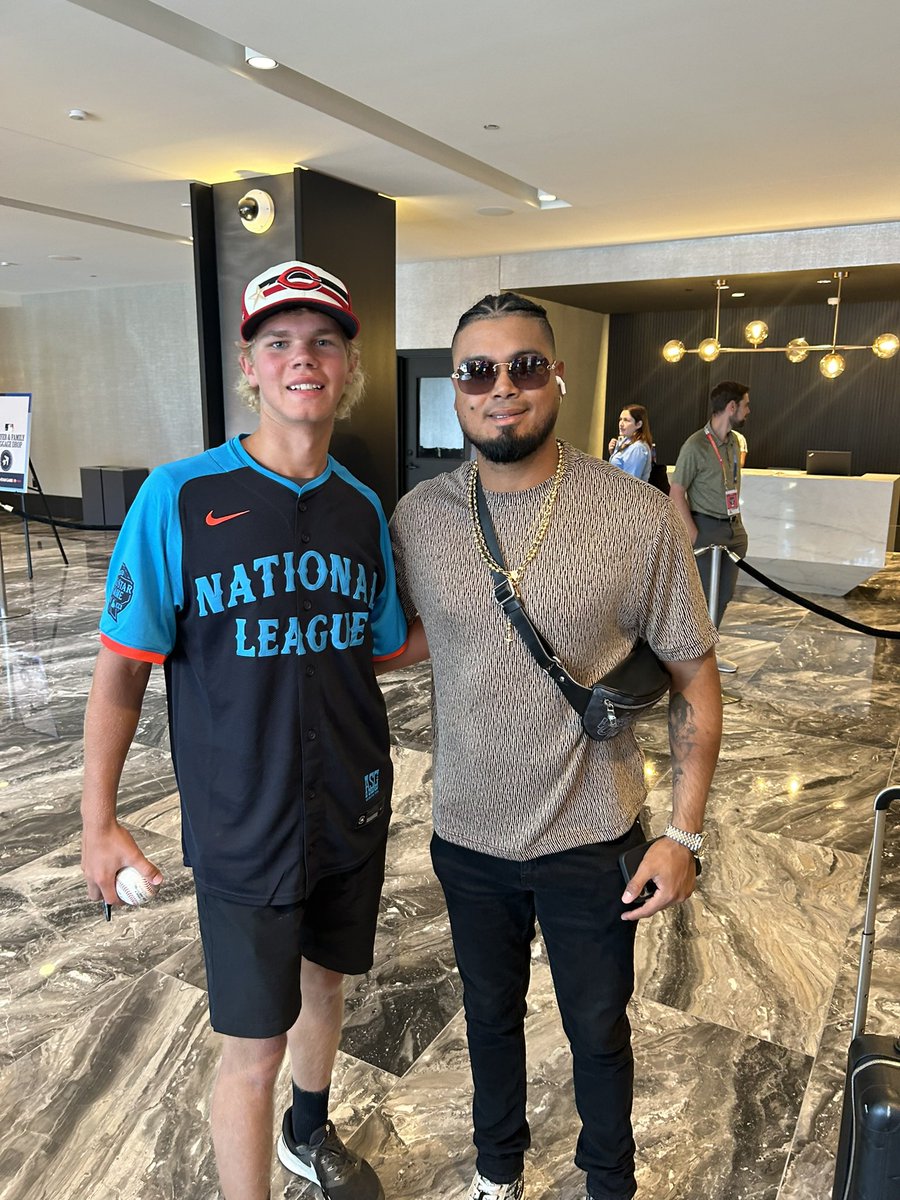 BornhorstNathan's tweet photo. Also a big thanks to @Arraez_21 and @ellylacocoa18 (who knew nothing of our trip, just right time-right place) for taking a moment from their day to put a huge smile on his face.    
Never underestimate the “significance of simple moments” -@JonPetz https://t.co/S4O0CCZTyP