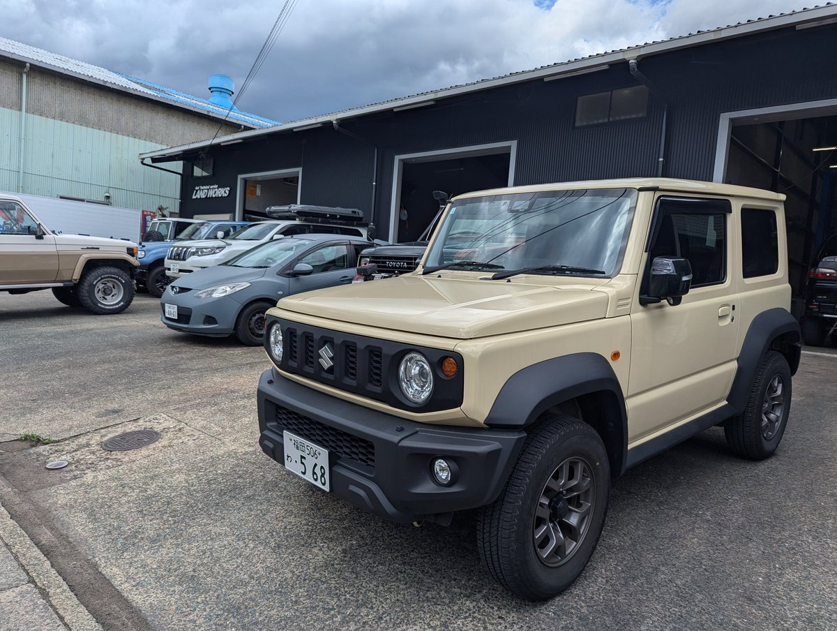 O2_official_FUK's tweet photo. 貰い事故で車の修理へ😅
ちょっとの間ですが、僕もジムニー乗りに🤗

乗るのが楽しみな台車を用意して頂きました😎

@HeatAirsoft 
@land_works https://t.co/0OWw9SEdmd