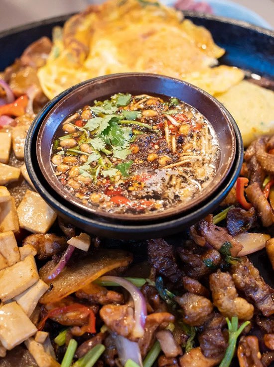 В Гуйяне активно развивается ночная экономика russian.people.com.cn/n3/2024/0718/c…