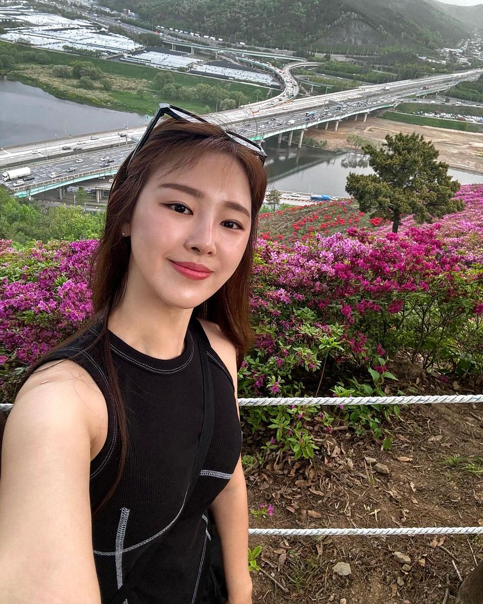 暗い臥龍が良い、実際には日中はぼんやりと花粉で世界がノ~ンと、別のルーだった。
渋滞して往復8時間で山を登る8分写真を撮る1時間以内、下山5分?ㅋㅋㅋ