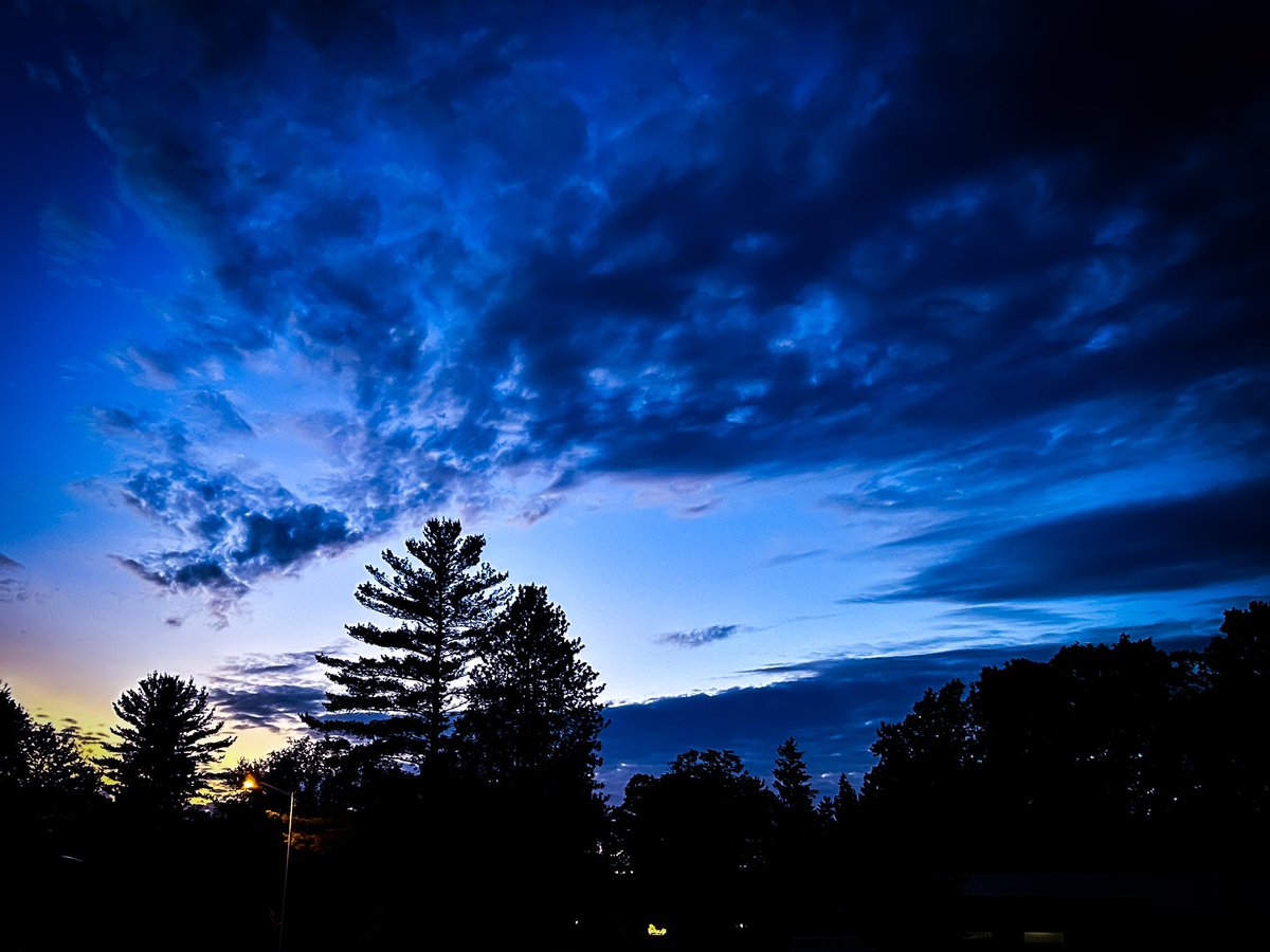 PlayerPheonix's tweet photo. Summer days #art #artist #digitalart #photography #photooftheday #nightphoto #digital #artwork #SmallBiz  #smallartist #digitalphotography #lighting #summer https://t.co/pzWnUKwes2