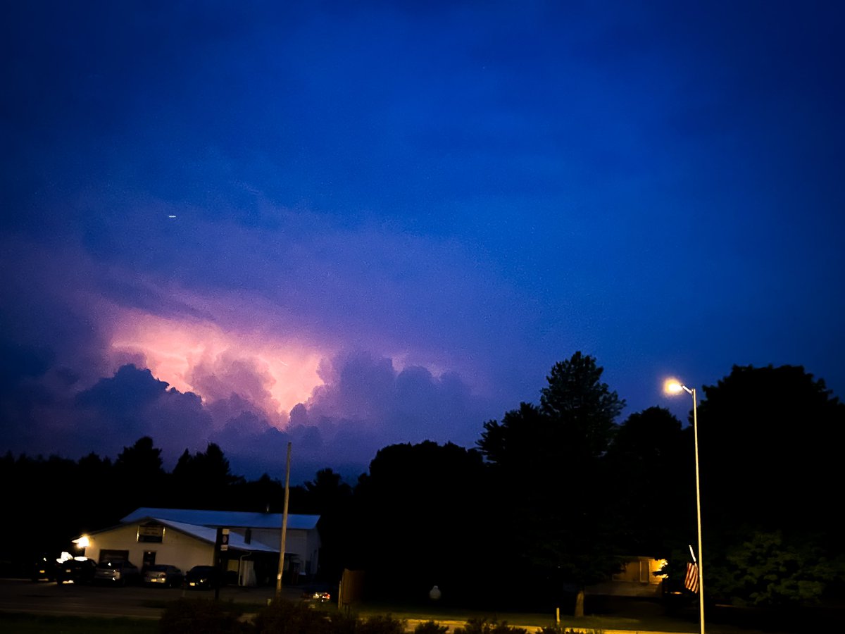 PlayerPheonix's tweet photo. Summer days #art #artist #digitalart #photography #photooftheday #nightphoto #digital #artwork #SmallBiz  #smallartist #digitalphotography #lighting #summer https://t.co/pzWnUKwes2
