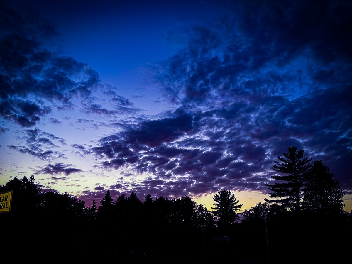 PlayerPheonix's tweet photo. Summer days #art #artist #digitalart #photography #photooftheday #nightphoto #digital #artwork #SmallBiz  #smallartist #digitalphotography #lighting #summer https://t.co/pzWnUKwes2