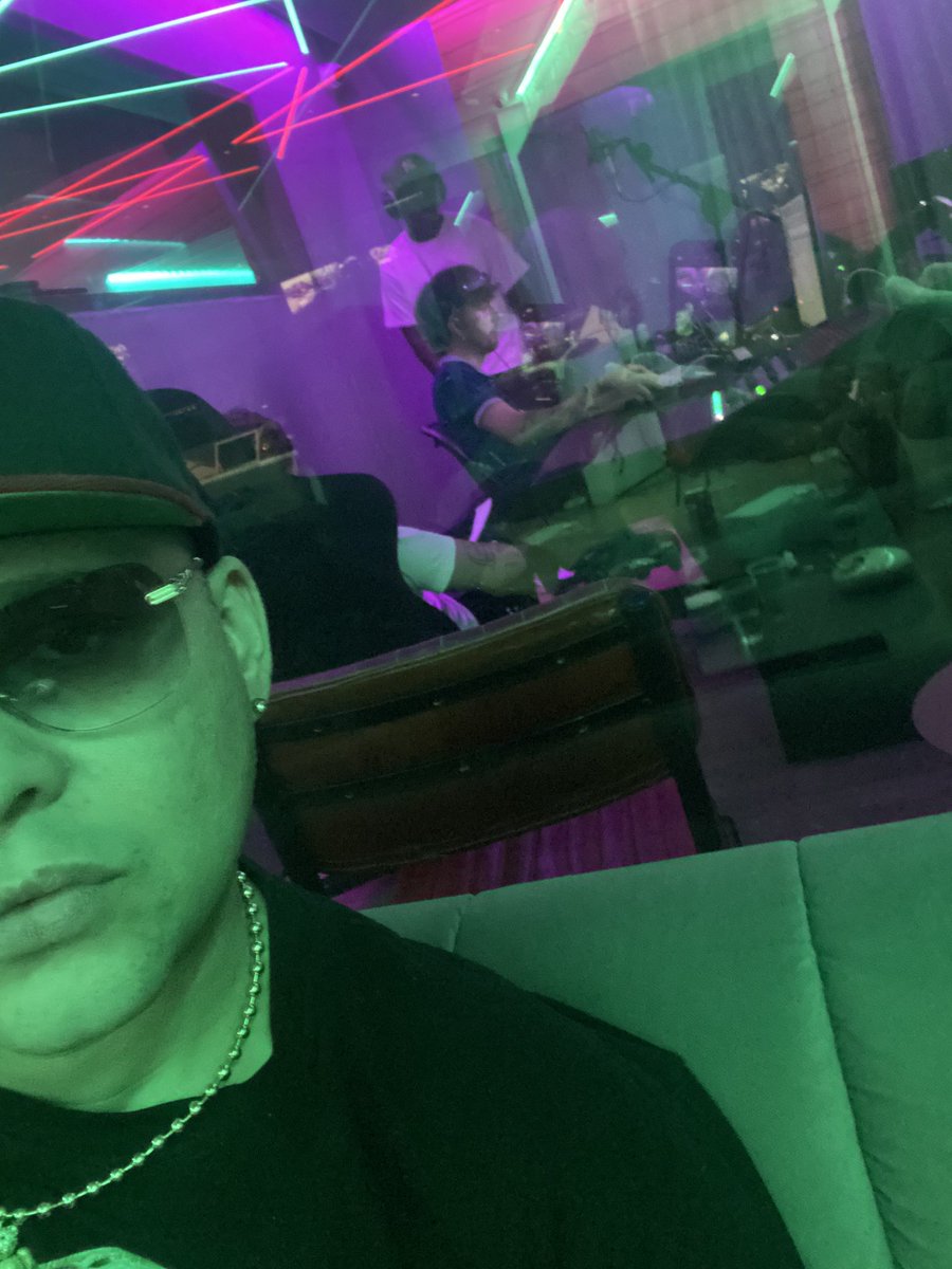 RaymondRay_'s tweet photo. Usa las cosas no a las personas ❤️‍🔥 #StudioTime 🛸 https://t.co/WD4JECRmWT