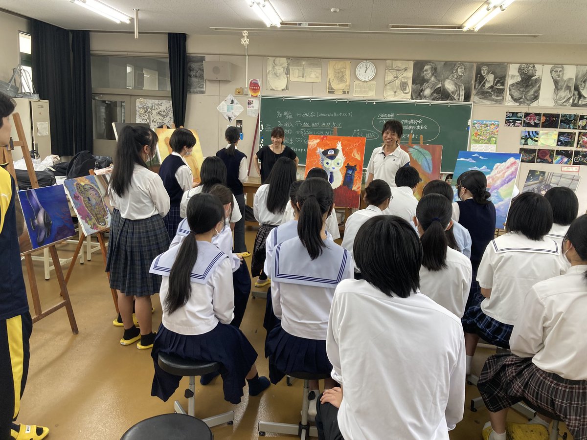 KNIT_10's tweet photo. 今年のKNIT展は記念の第20回となります！今回は7月31日から8月4日までの開催で、開催場所は昨年と同じく名張市のリバーナホールとなります！それに向けて作品をより良く高めるため、7月13日に中間講評会が行われたので、写真を添付しておきます！各自頑張って制作しているので、ぜひご来場下さい！ https://t.co/ap4INVQXgE
