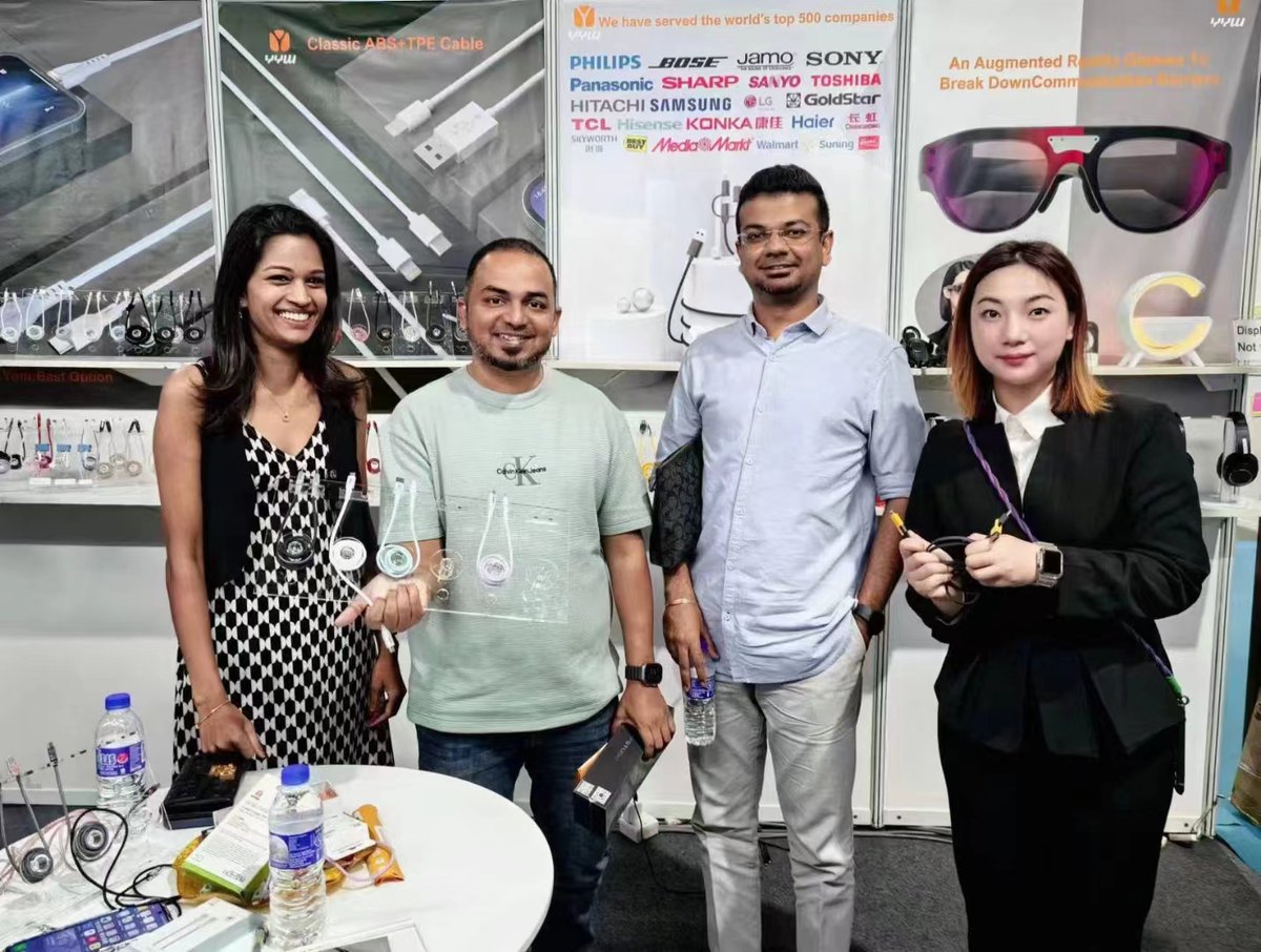 YYWLena's tweet photo. That's great honer to meet &amp; great talking with you all📷
#The5thOCTFKualaLumpurIntelligentTechnologyExhibition
#WorldTradeCenterKualaLumpurWTCKLMalaysia https://t.co/4n4EPZL39u