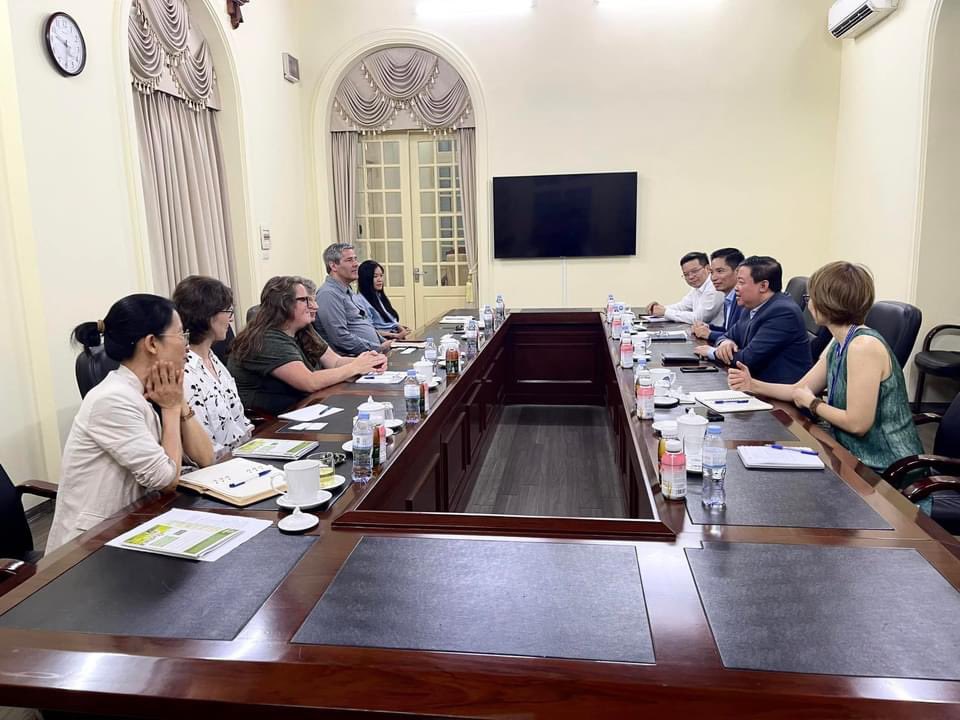 vufo1950's tweet photo. Vice President of the Viet Nam Union of Friendship Organizations Nguyen Ngoc Hung received delegation of #PeaceTrees Viet Nam, led by Chief Executive Officer Claire Yunker and Co-Founder Jerilyn Brussseau in Ha Noi, on July 18. https://t.co/hPqXrpEhym