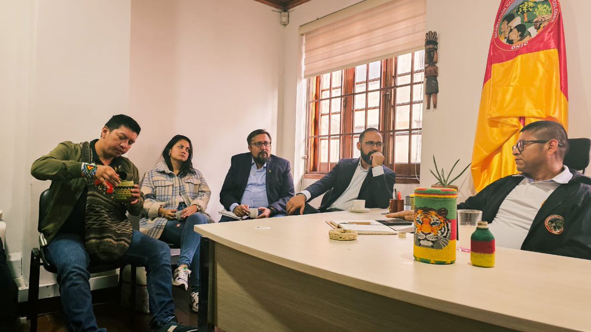ONICamazonia's tweet photo. Desde la consejería mayor @ONIC_Colombia  @OrlandoRayo_ se entablan un dialogo muy productivo junto con el ministro de minas y energía @andrescamachom_  En donde se evalúan el desarrollo sobre las consultad de la nueva ley minera y estrategia de comunidad energética. https://t.co/X6BYVz00CZ