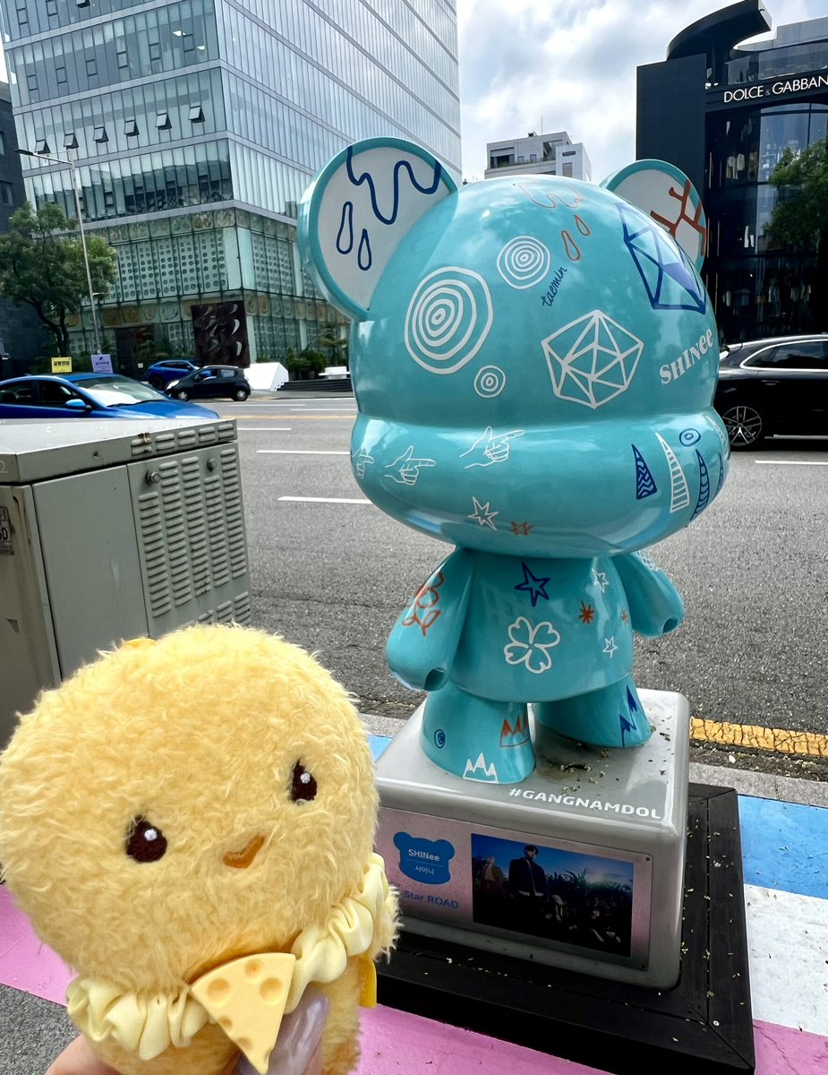 5HINee___6v6's tweet photo. 久しぶりに来たら写真更新されてた〜💎
#SHINee #KStarRoad #狎鴎亭ロデオ https://t.co/0ECZiDu79X