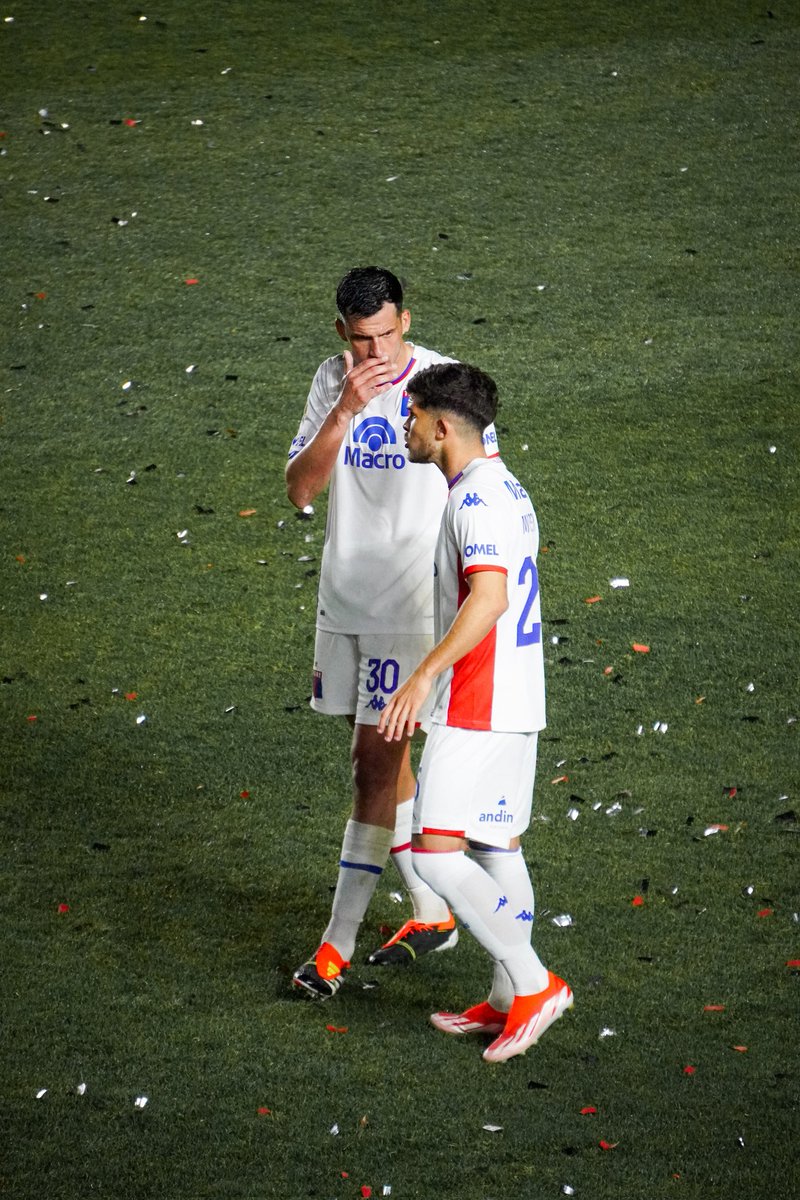 GalvanLucas7's tweet photo. Siempre de esta vereda, los pibes del club 🔵🔴🔵 https://t.co/N9qWL286XV