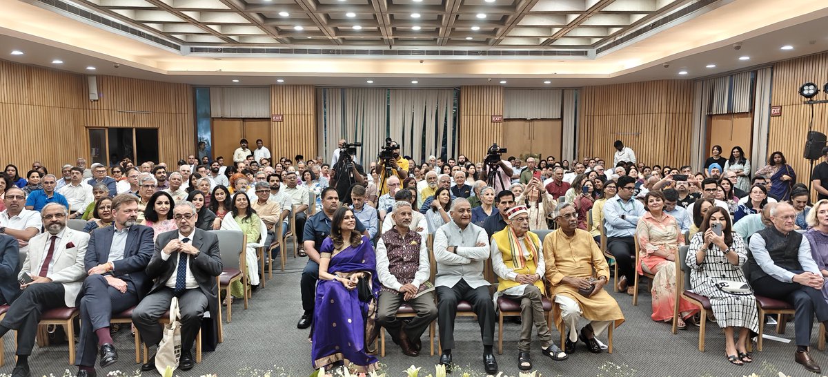 VikasSwarup's tweet photo. Thank you to everyone who made it to the launch of my new book at @IIC_Delhi last evening! It was a real delight to share my journey as a writer, from Q&amp;A to The Girl with the Seven Lives, with the full house. Especially grateful to @virsanghvi for the engaging conversation. https://t.co/jlPJ7kzq5j