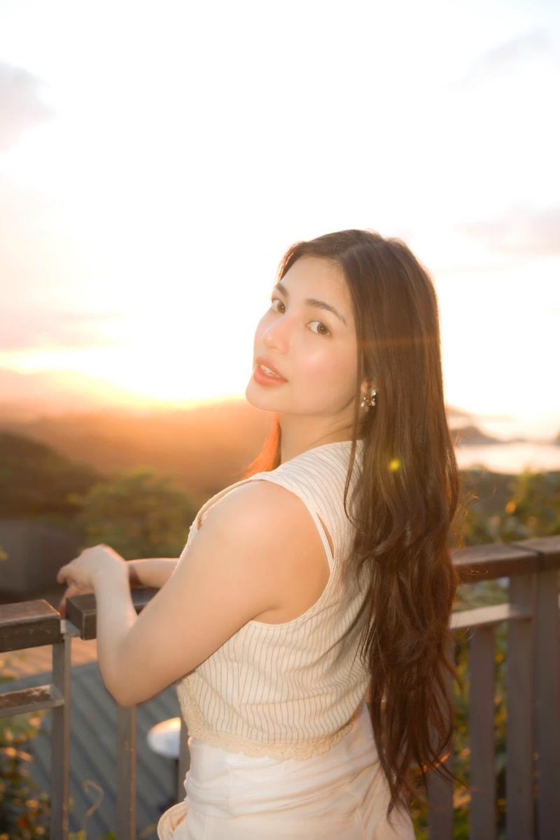 TmJaneDeLeonOFC's tweet photo. 📷 FB Post • Jane De Leon
“Forever Glow is more than a motivation, it’s a ✨glowtivation✨ that brings out the best version of myself!”
#GlowLangNangGlowNaturally #ForeverGlow #JaneDeLeon https://t.co/mBd93rJadR