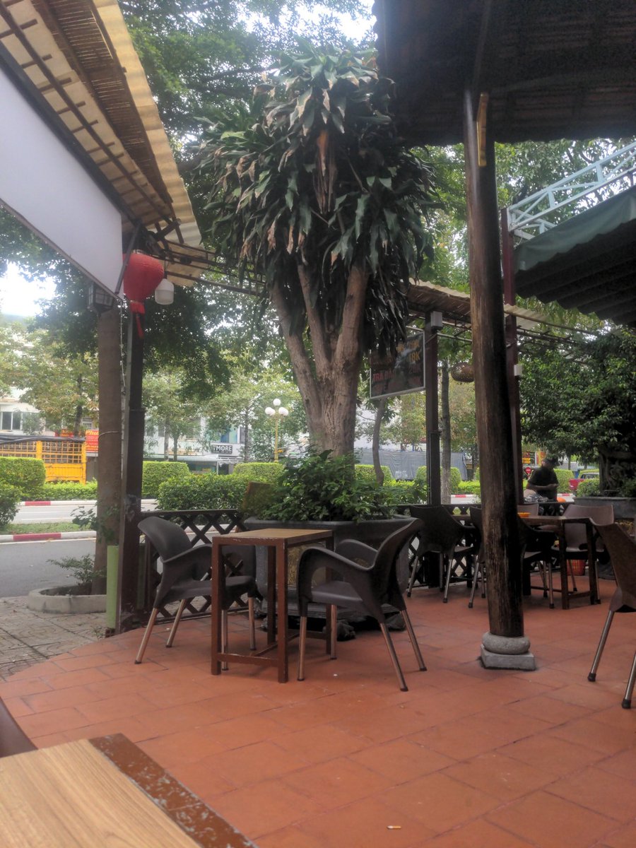 👍Chúng ta luôn bị thu hút bởi những người tài giỏi và dám thể hiện bản thân. Nếu bạn cảm thấy mình tự ti, không xứng kết giao với những người tốt đẹp thì hãy bắt đầu rèn luyện sự tự tin từ bây giờ.
👍We are always attracted to talented people and dare