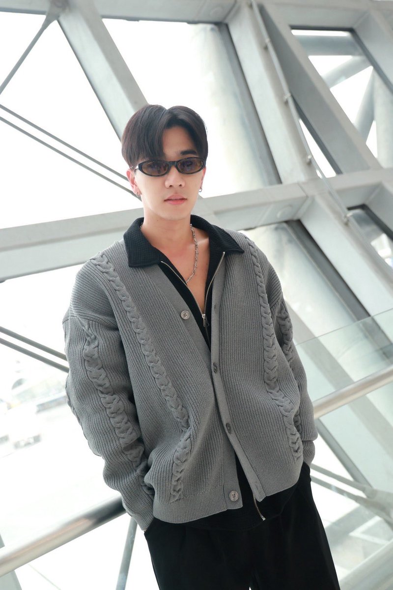 GMMTV's tweet photo. Perth 已经做好准备要出发去跟大家见面啦~ 非常想念大家喔 !!🥰

เพิร์ธพร้อมออกเดินทางไปเจอกับแฟนๆ ทุกคนเเล้วครับ 
คิดถึงทุกคนมากๆ เลย !!🥰

#王俊勇perth
#PerthNaningFanmeeting
#贝加鱼乐BellgaENT
#GMMTV https://t.co/aM8HIE83Wv