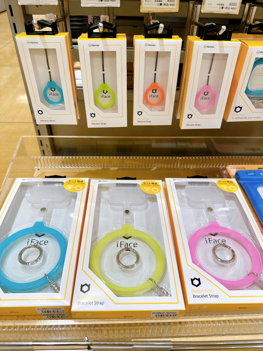 LOFT_CHIBA's tweet image. 🌟＼iFace ネオンカラー／🌟

人気の #iFace のクリアケースから、元気の
出るポップな色味のネオンカラーシリーズが登場しました🩵💚💛💜🩷

同カラーバリエーションのストラップなどと合わせて、夏コーデを楽しめるアイテムです☀️✨

◼️バラエティ　携帯雑貨売場
※在庫は変動いたします