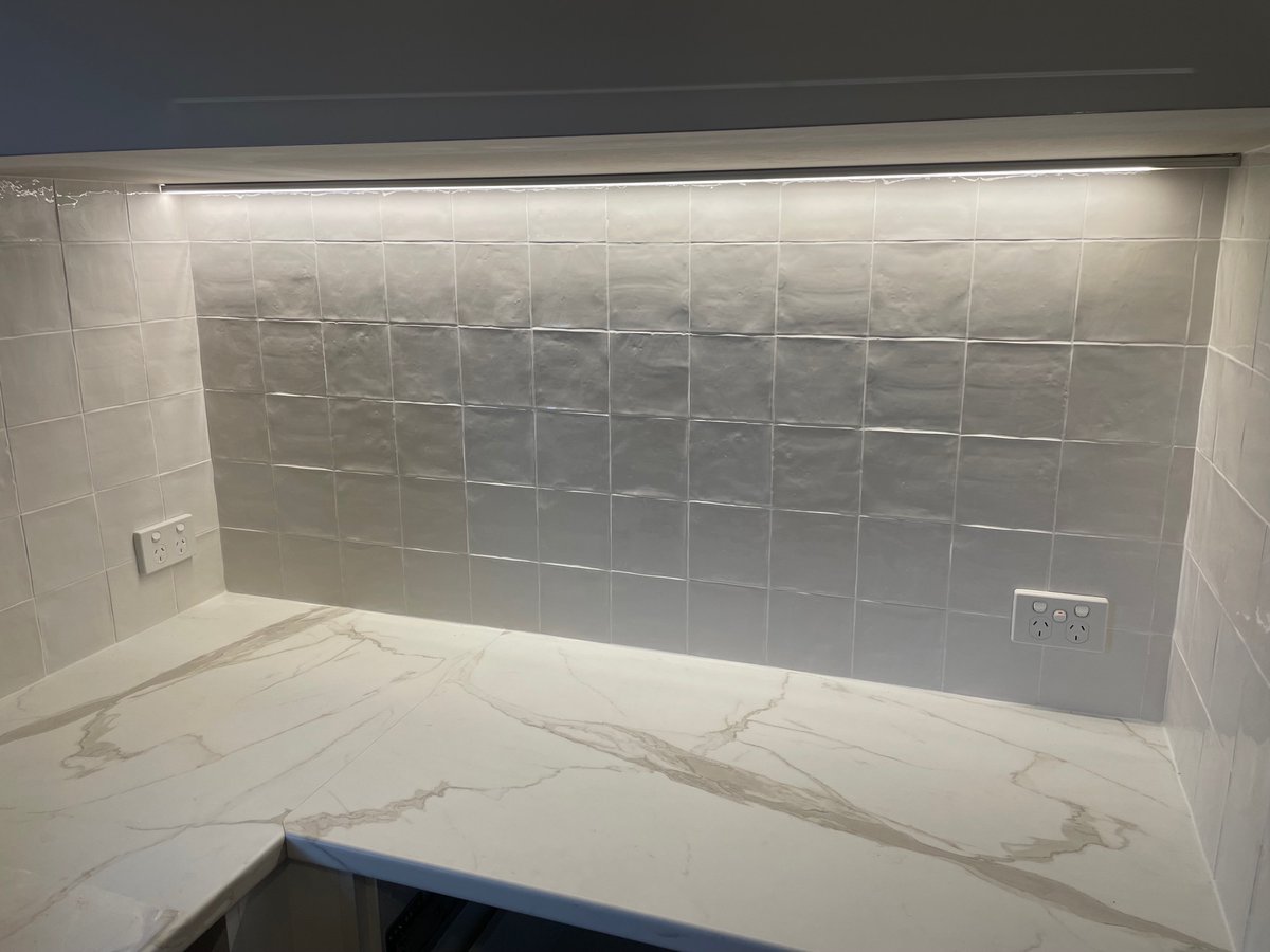 sparkysaclass's tweet image. 🌟 Transform Your Kitchen with LED Strip Lighting 🌟

Thinking about upgrading your kitchen? LED strip lighting could be the game-changer you’ve been looking for! 

1. Modern Aesthetics: LED strip lights offer sleek, contemporary aesthetics that can elevate any kitchen&apos;s ambia...
