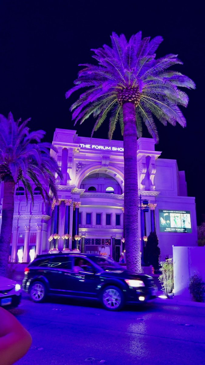 parisrcha's tweet image. las vegas nuit